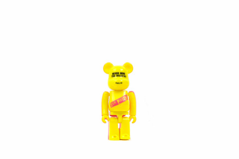 Bearbrick Sex Pistols Japan Limited Edition Yellow Pink Bearbrick Sex Pistols Japan Limited Edition Yellow Pink