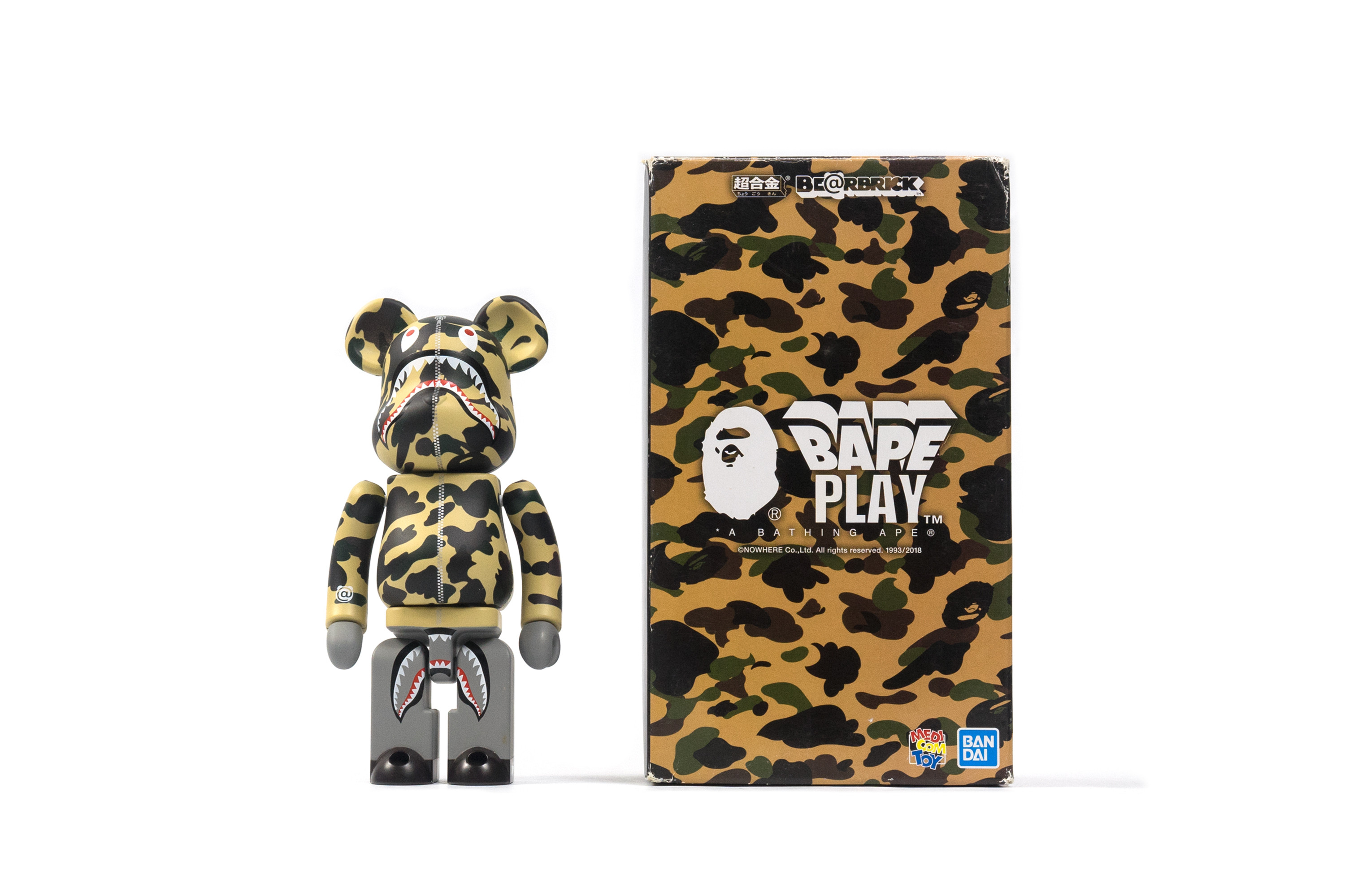その他 A BATHING APE - bearbrick camo shark yellow chogokin L'imagerie — Bape Play Die Cast Bearbrick 200 % Yellow