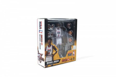Medicom Toy MAFEX No. 132 Michael Jordan 1992 TEAM USA Action Figure