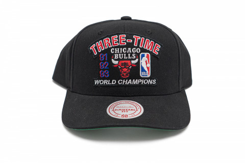 Mitchell & Ness Bulls 3 Times Snapback Black