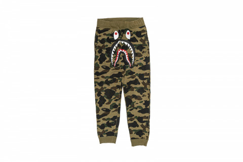 BAPE 1st Camo Shark Slim Sweatpants Green BAPE 1st Camo Shark Slim Sweatpants Green